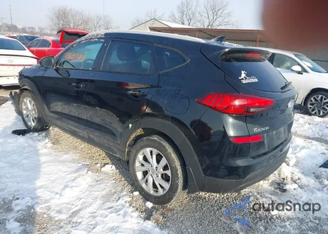 2021 Hyundai Tucson Value z USA, uszkodzony, nr VIN KM8J33A45MU300402